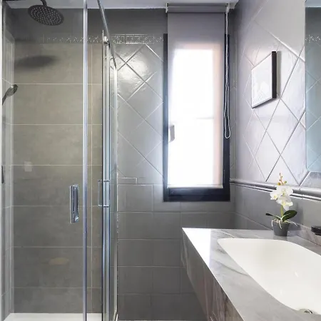 Ek Candelaria House Estrelitzia *