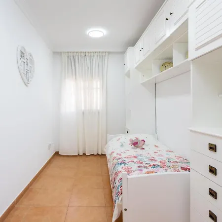 Ek Candelaria House Estrelitzia *