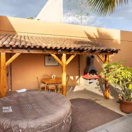 Ek Candelaria House Estrelitzia 펜션